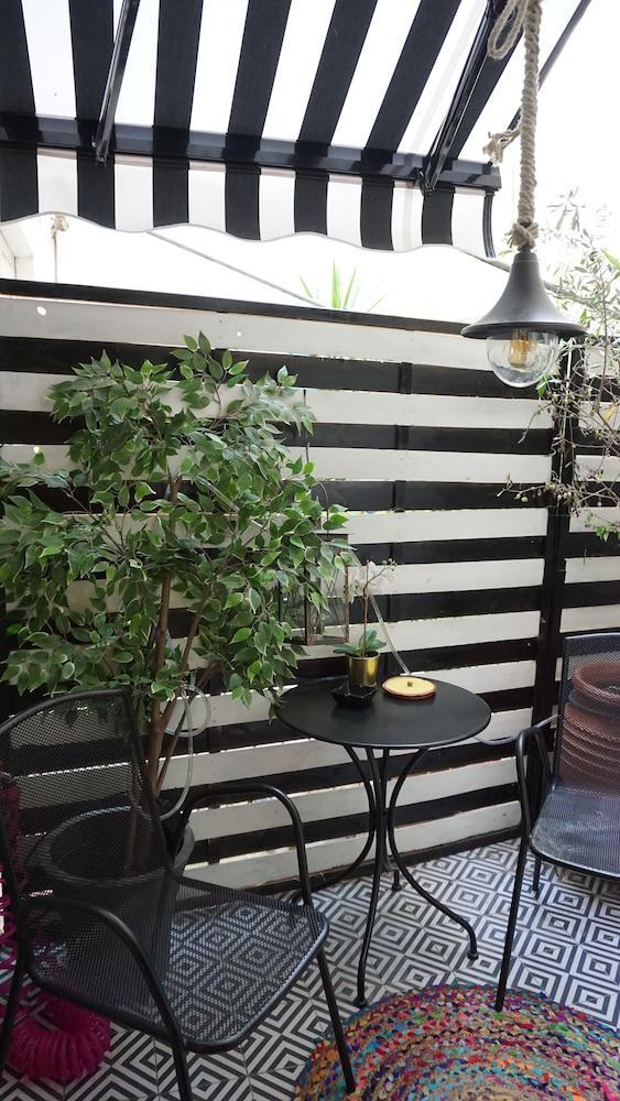 Exclusive Design Studio With Yard เอเธนส์ ภายนอก รูปภาพ