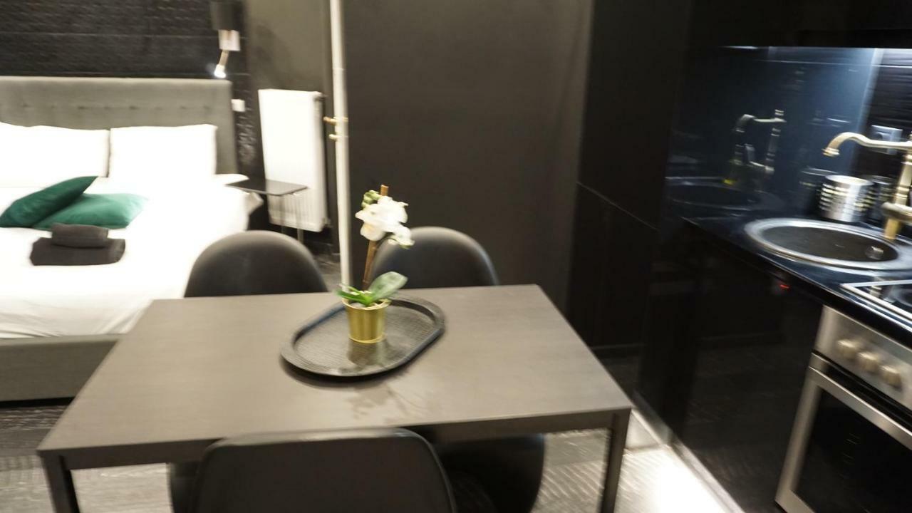 Exclusive Design Studio With Yard เอเธนส์ ภายนอก รูปภาพ