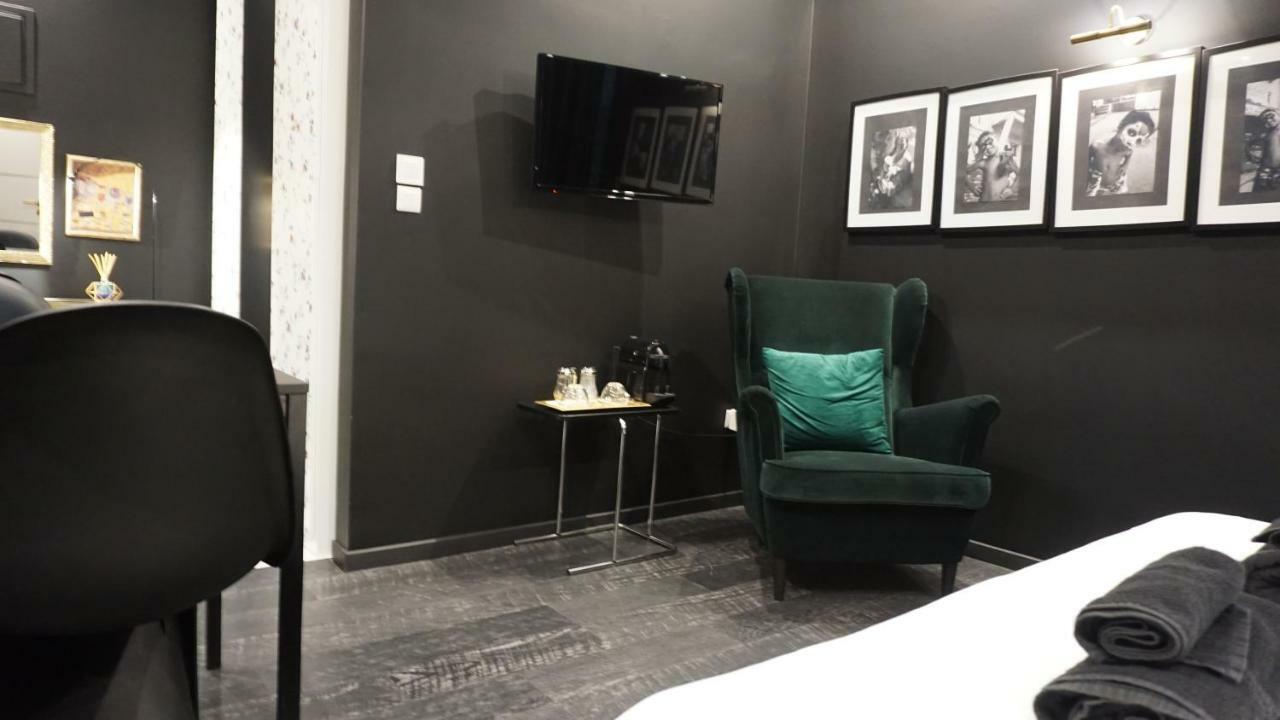 Exclusive Design Studio With Yard เอเธนส์ ภายนอก รูปภาพ
