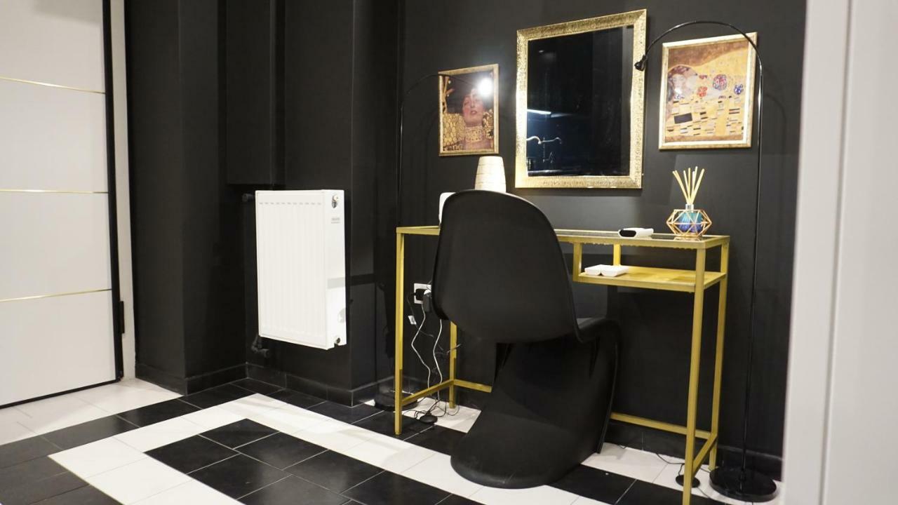 Exclusive Design Studio With Yard เอเธนส์ ภายนอก รูปภาพ